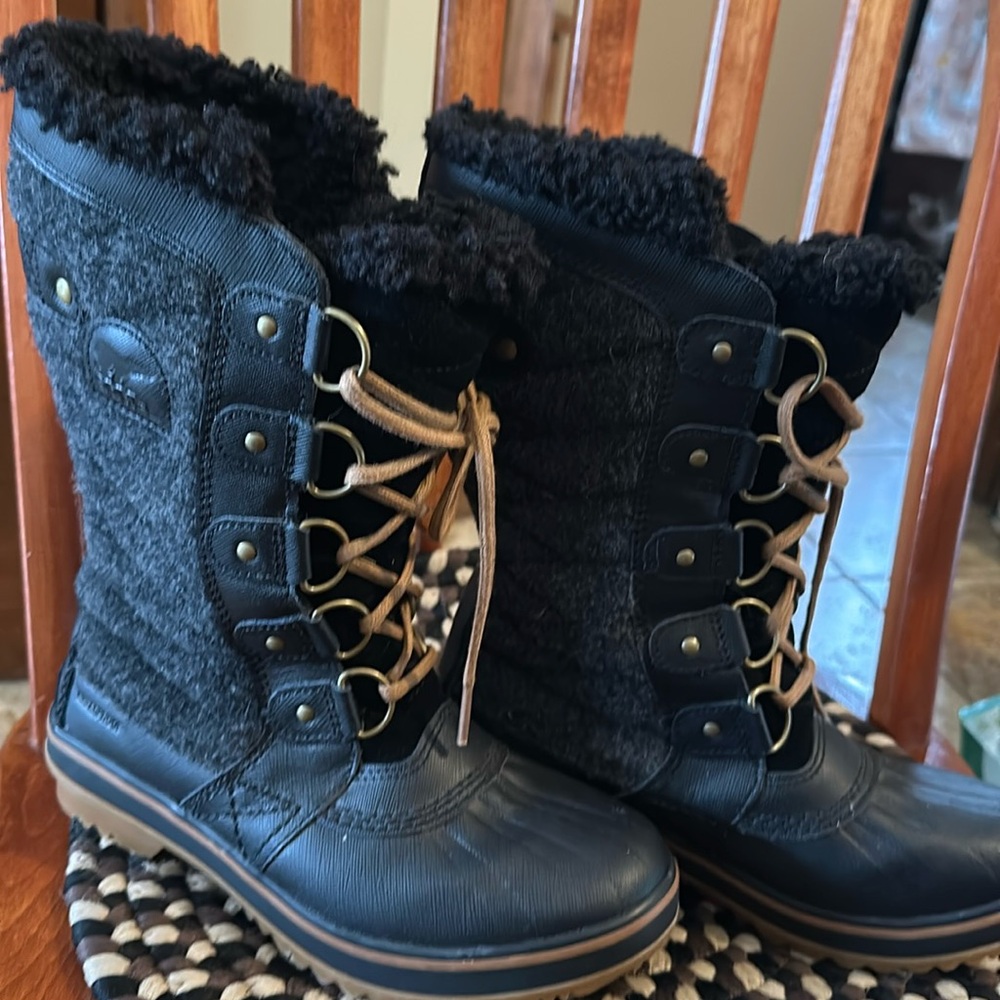 Ladies sorel boots size 5